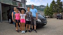 Familie Petrovic aus Egerkingen mit ihrem Mercedes